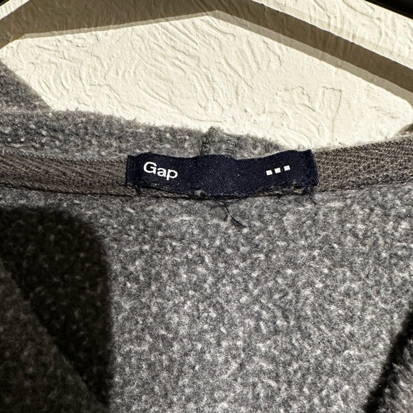 Y2K Gap Hoodie - Picture 3 of 5